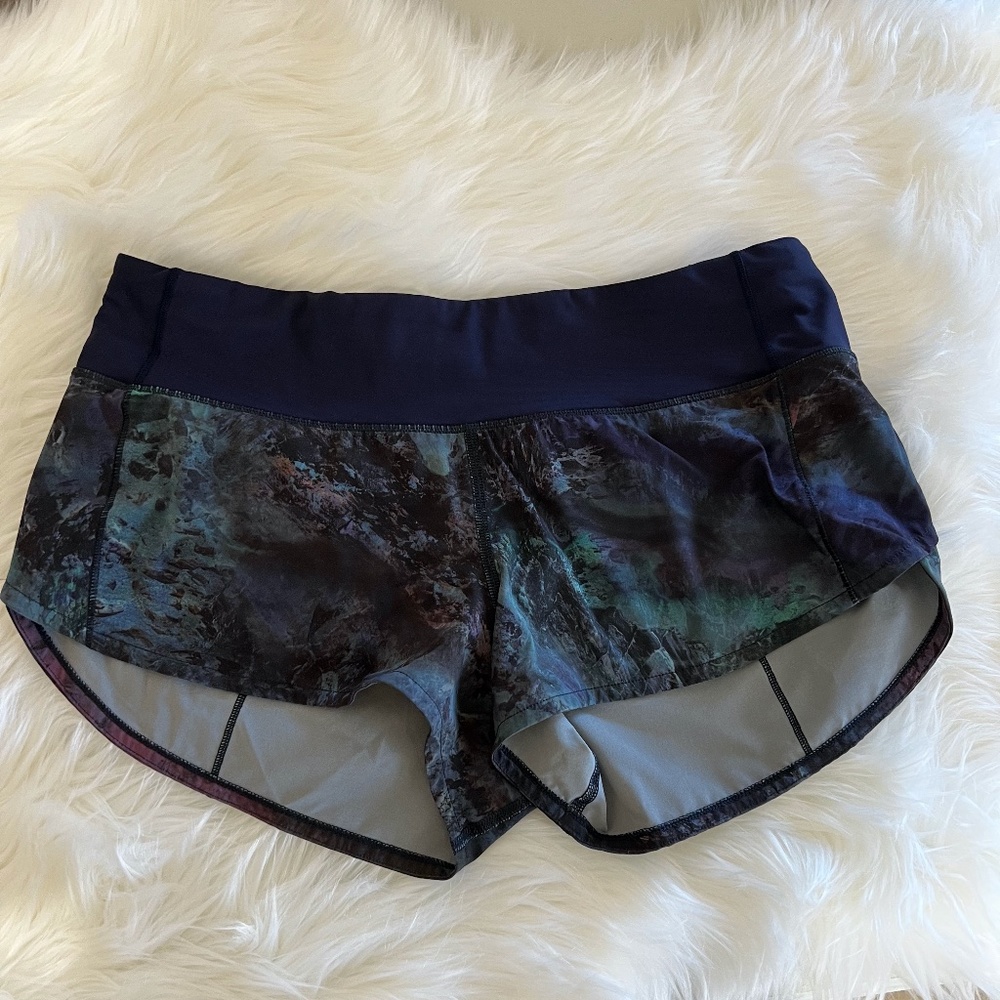 LULULEMON Speed Up Low-rise short 2.5". Size 6.